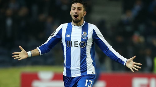 Juventus bid for Porto defender Alex Telles