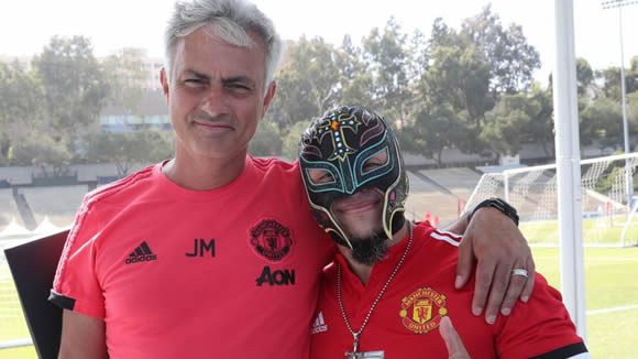 Fred, David De Gea & Rey Mysterio at Manchester United training