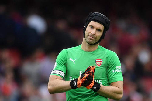 “I don’t know about his long-term future.” Unai Emery casts doubt on Petr Cech’s Arsenal future