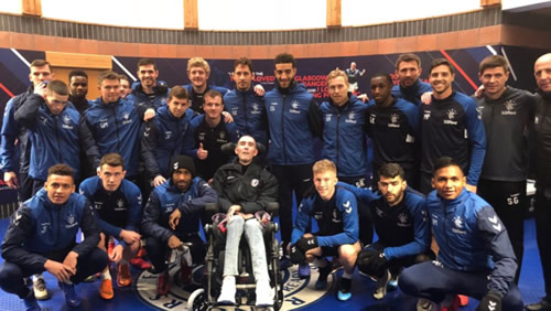 Steven Gerrard And Rangers Squad Pose For Photo With Fernando Ricksen On Visit to Training Ground