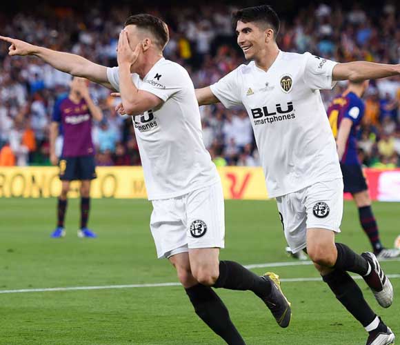 Barcelona 1 Valencia 2: Valverde pressure increases as Catalans denied historic Copa win