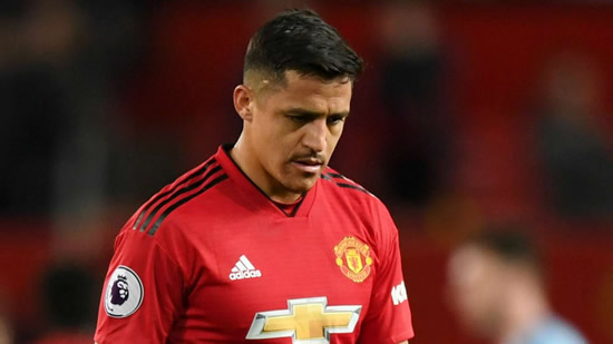 Manchester United boss Solskjaer says he won't 'spoon feed' Sanchez