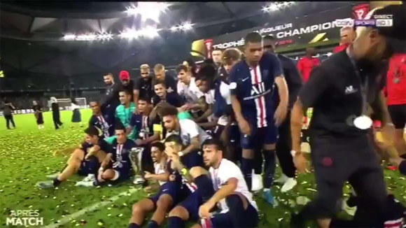 Mbappe appears to shove Neymar out of PSG team photo amid reports he still wants to leave