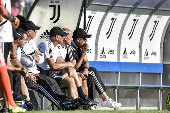 Juventus 'Irritated' By Maurizio Sarri After He Refused To Stop Smoking Even While Struggling With Pneumonia
