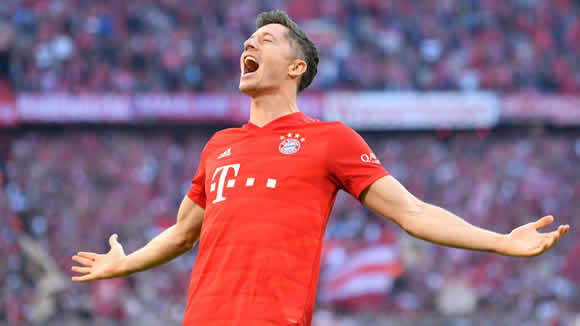 Lewandowski makes Bundesliga history with nine-game scoring streak for Bayern Munich