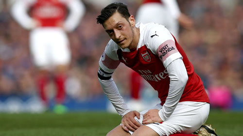 Arsenal's Unai Emery: Decision to drop Mesut Ozil backed by club