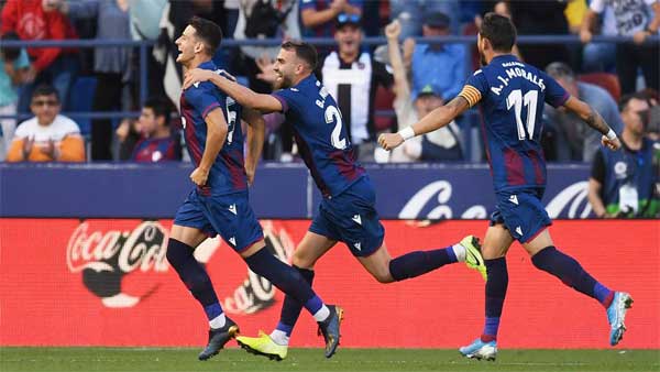 Levante 3-1 Barcelona: Leaders stunned after second-half collapse