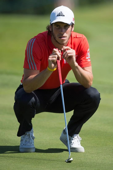 Gareth Bale complete Stay at Home Challenge with golf twist as Real Madrid star hits amazing toilet roll chip shot