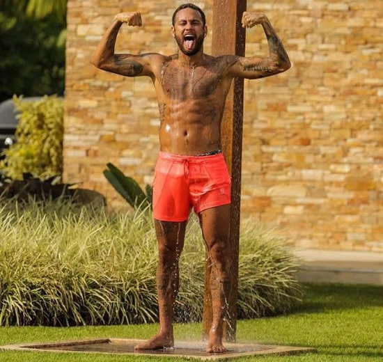 Neymar shows off his bulking ripped physique while in coronavirus lockdown as PSG warn of 'colossal' financial problems
