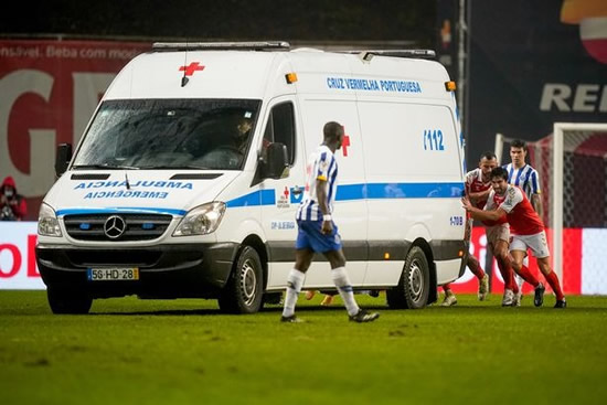 Players forced to push ambulance off pitch after horror injury during Porto vs Braga