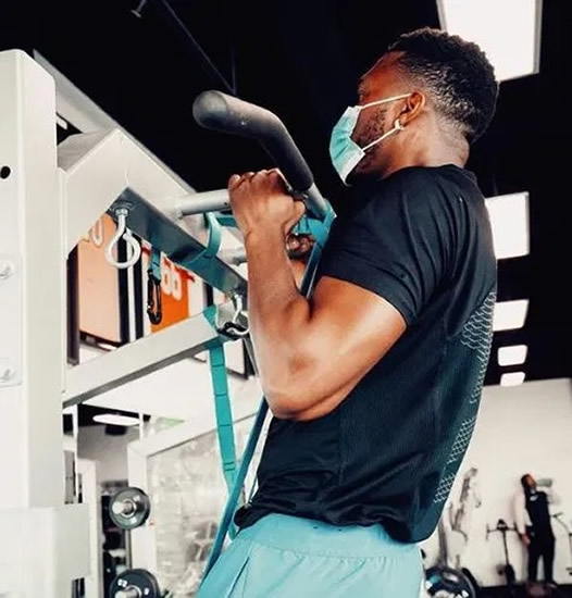 Daniel Sturridge shows off bulging biceps as ex-Liverpool star bulks up while searching for new club