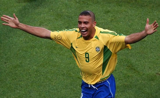 BRAZIL NUTS Man City keeper Ederson gives Richarlison Ronaldo’s iconic fringe haircut to celebrate Everton ace’s birthday