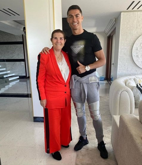 SPORTING GESTURE Cristiano Ronaldo’s mum holds Sporting Lisbon flag on jet to watch Juventus star after vowing to convince him to return