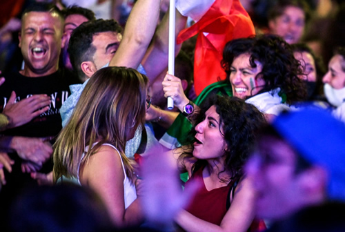 Italy fans go wild and hold up ‘football’s coming Rome’ signs as they celebrate Euro 2020 win over England at home