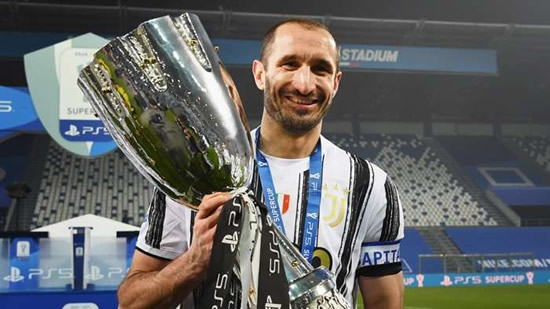 Chiellini signs new Juventus contract