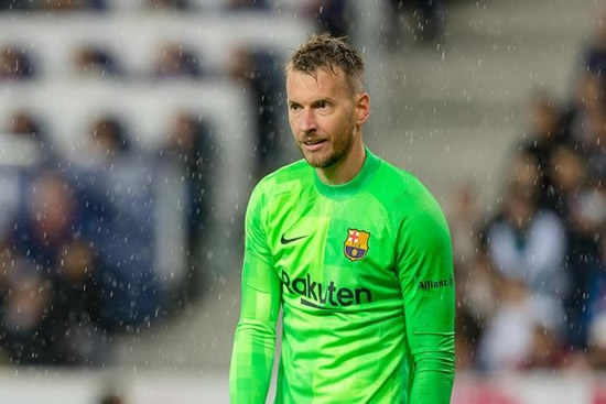 Arsenal now targeting Barcelona keeper Neto and hopeful of loan through familiar agent