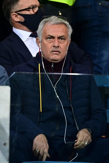 Jose Mourinho eats dinner off floor outside Cagliari's stadium because he's not allowed in due to dressing room ban
