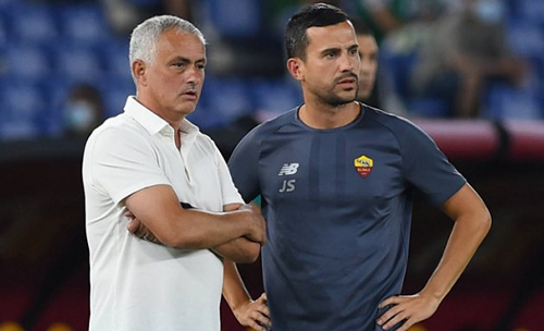 Roma coach Mourinho refuses to consider questions after Inter Milan defeat