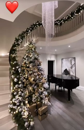 Man Utd star Cristiano Ronaldo and Georgina Rodriguez put up Christmas tree and decorations inside stunning home