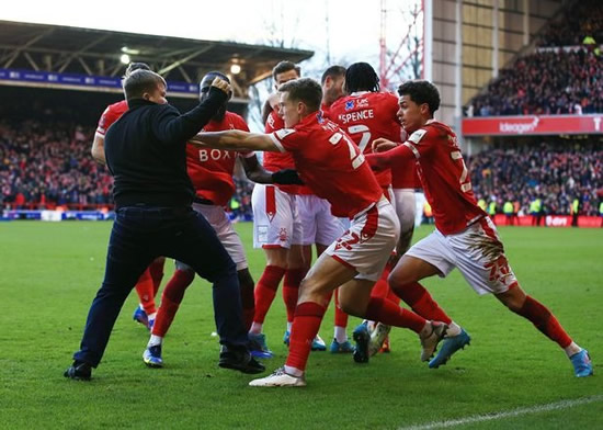 Leicester fan runs onto pitch and throws punches at Nottingham Forest players after goal