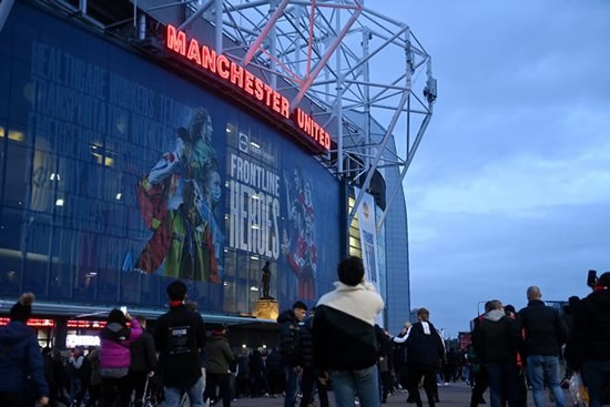 Man Utd threaten to ban season ticket holders if they don't show up to matches