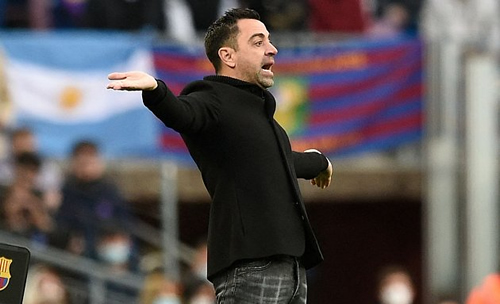 Xavi insists Barcelona can join title race