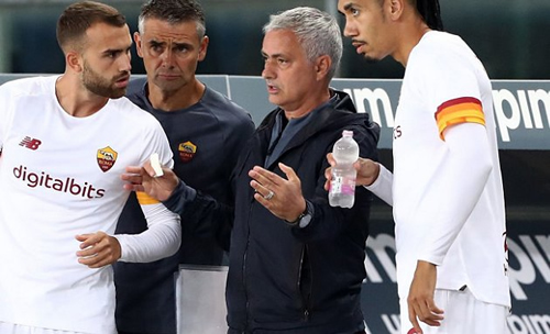 Roma coach Mourinho: I won't discuss Italian football problems publicly