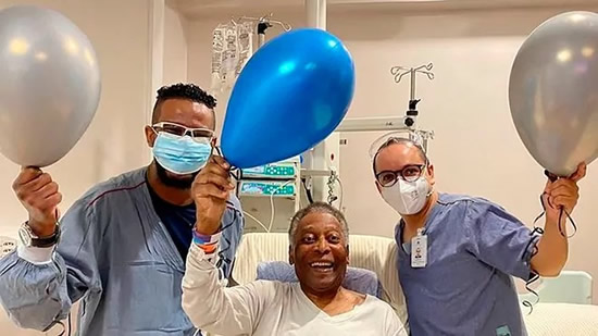 Pele is discharged after three days in hospital