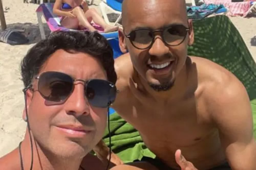 Lad bumps into Fabinho on holiday - and organises a game of beach footy with him