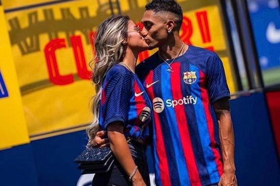 Raphinha's gorgeous wife celebrates Barcelona move with saucy smooch