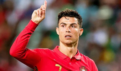 Man Utd star Cristiano Ronaldo offers one-word response to Sporting transfer rumours