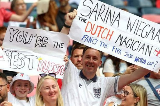 Fan's cheeky Sarina Wiegman banner spotted at Wembley will upset Gareth Southgate