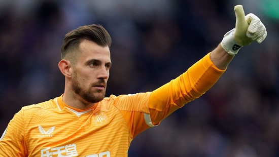 Manchester United near deal for Newcastle goalkeeper Martin Dubravka - sources