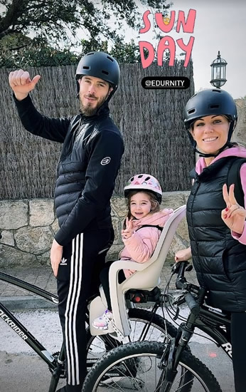 Unemployed David de Gea smiles on family bike ride with wife Edurne after ex-Man Utd star makes huge transfer decision