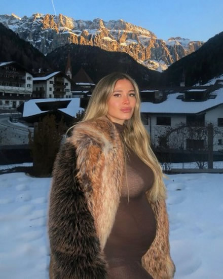 电视主持人产假风格在山间度假期间引发