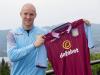 On June 5, Aston Villa confirmed the signing of former Arsenal and Fulham defender Philippe Senderos on a free transfer from Valencia